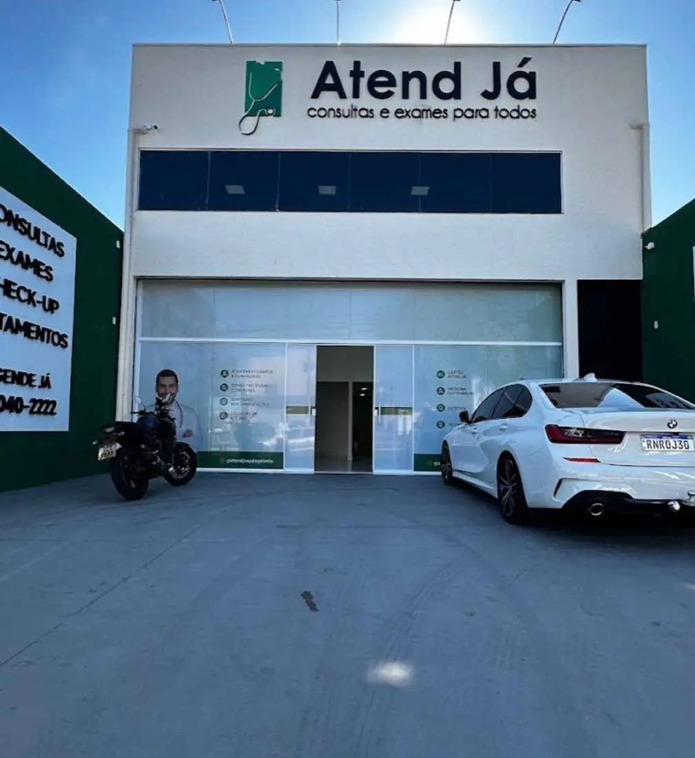 Fachada frontal da Clínica Atend Já