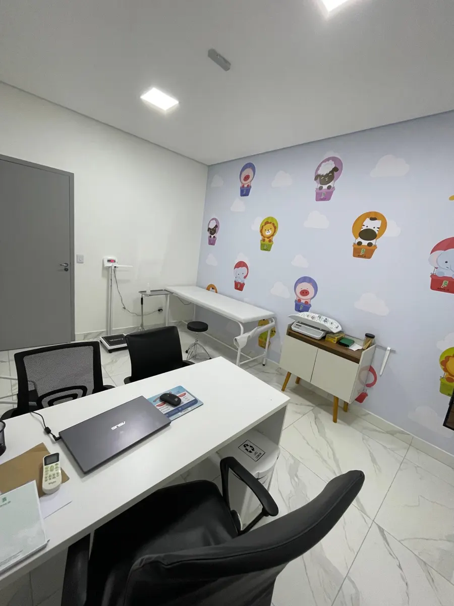 Consultório de pediatria decorado